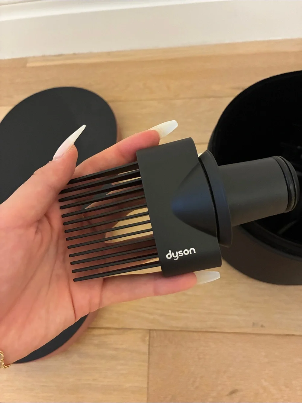 Dyson hairdryer box and accessories (*4)
